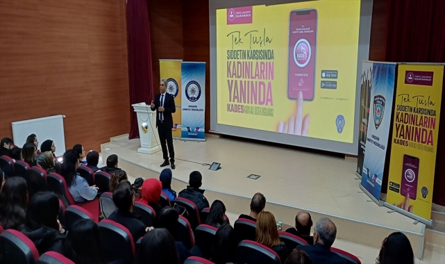 Kırşehir'de polis üniversite öğrencilerine eğitim verdi