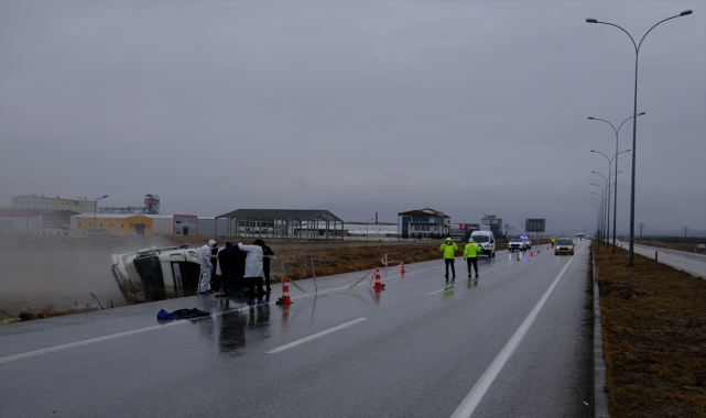 Konya'da devrilen kimyasal madde taşıyan tankerin sürücüsü öldü