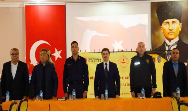 Nallıhan'da muhtar ve çiftçilere yönelik trafik eğitimi düzenlendi