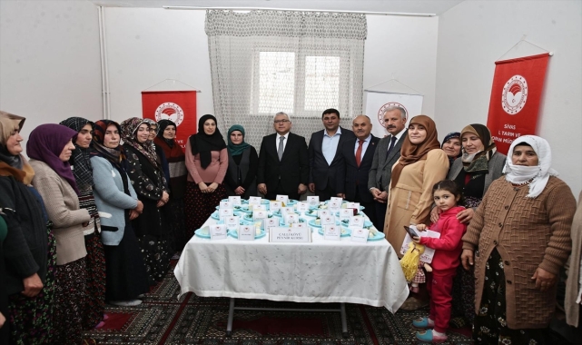 Sivas'ta açılan kursta kadınlar peynir yapmayı öğreniyor
