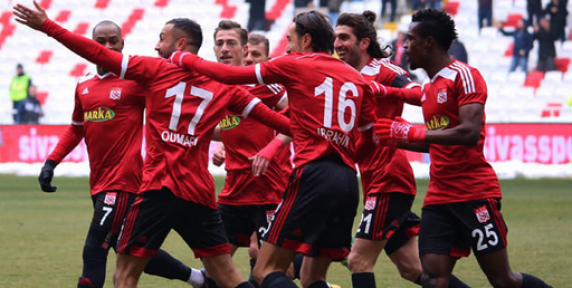 Sivasspor - Göztepe maçını Sivasspor 3-0 kazandı
