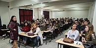 Üniversiteli gençlere madde bağımlığı ile mücadele eğitimi
