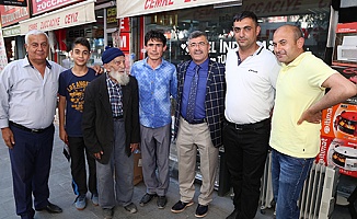 Akdoğan mahalle iftarlarında vatandaşla bir arada oluyor