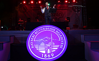 İbrahim Sadri şiirler seslendirdi